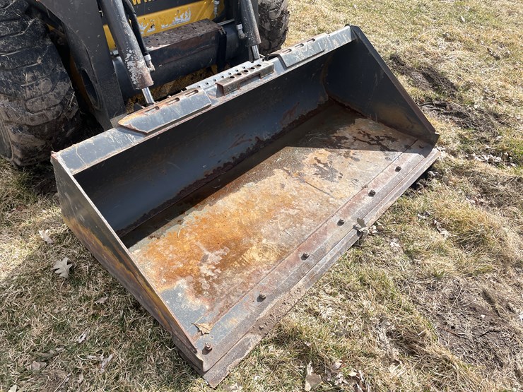 #372-•-2015-new-holland-l225-skid-steer-(scandia,-mn)-image-9