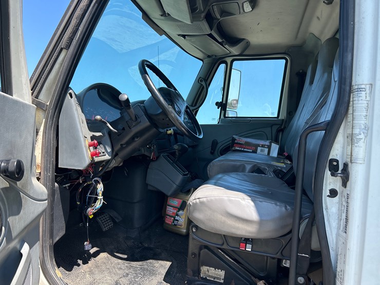 2008-international-durastar-4300-image-10