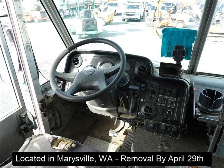 2008-freightliner-mt45-image-10