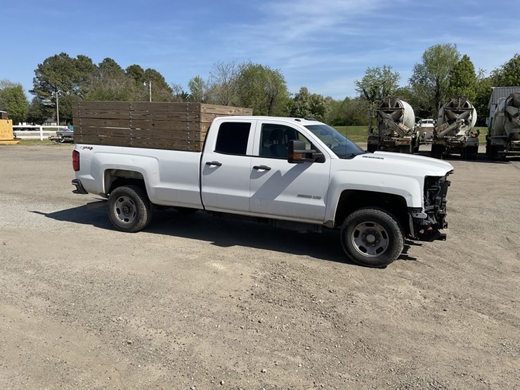 2015-chevrolet-2500-image-3