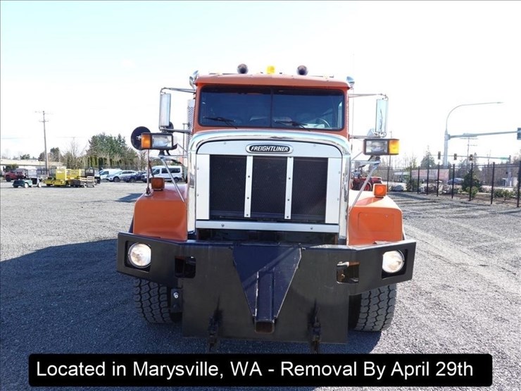 2000-freightliner-fld120-image-30