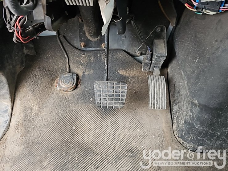 2004-international-7400-image-38