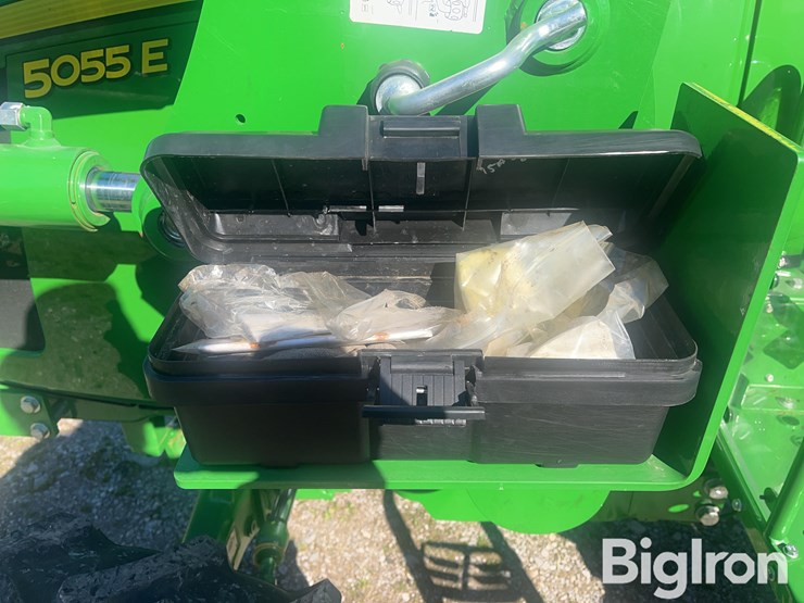 2020-john-deere-5055e-image-11