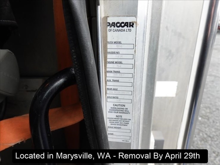 2011-peterbilt-348-image-37