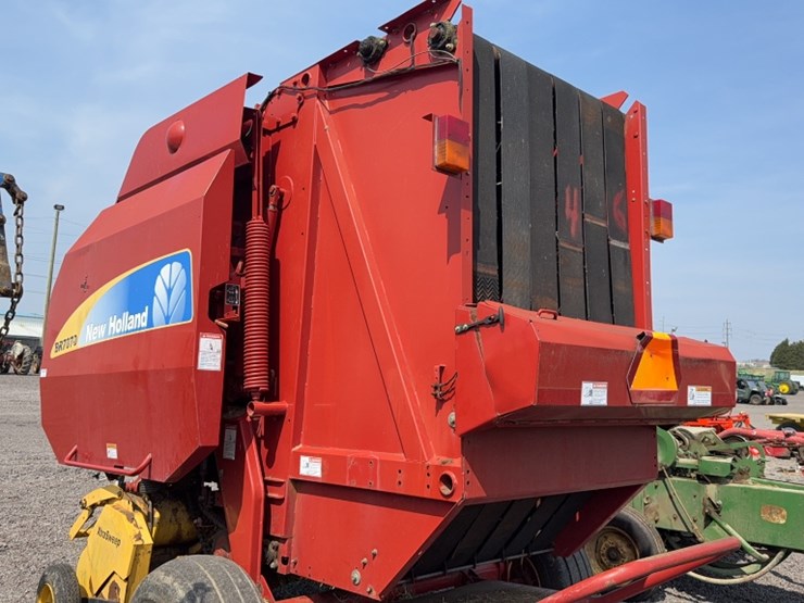 new-holland-br7070-image-8