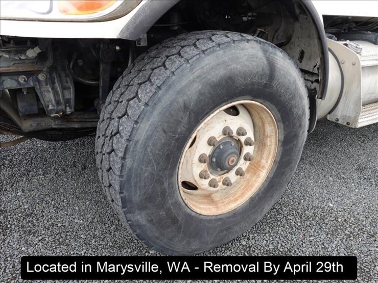 2011-peterbilt-348-image-42