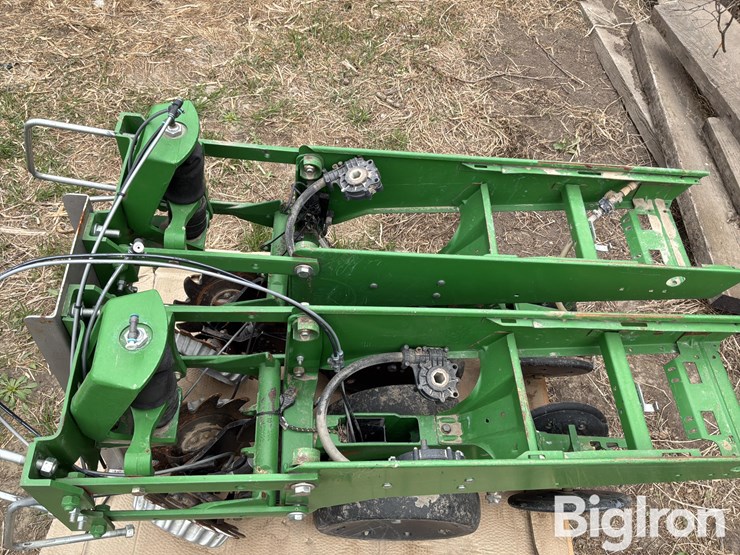 john-deere-12-image-10