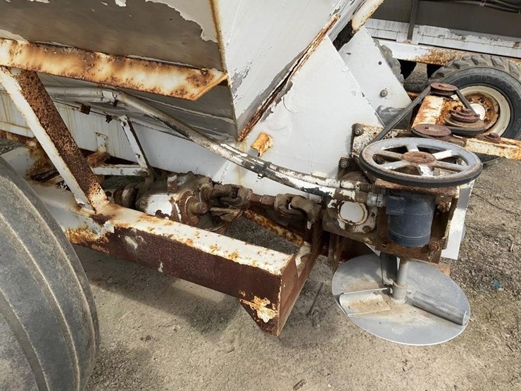 s&a-9'x6'-steel-pull-fertilizer-spreader-image-10