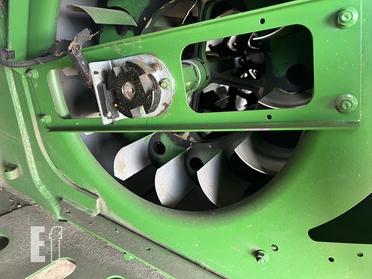 2012-john-deere-s690-image-16