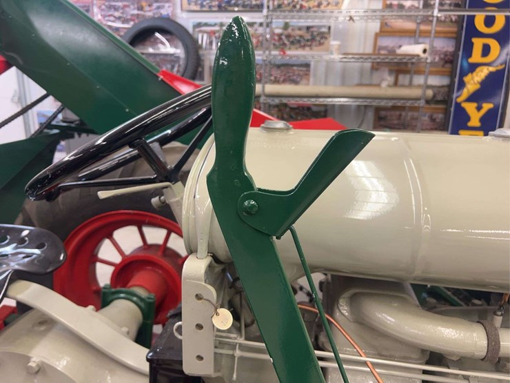 1927-fordson-with-continental-corn-picker-image-39