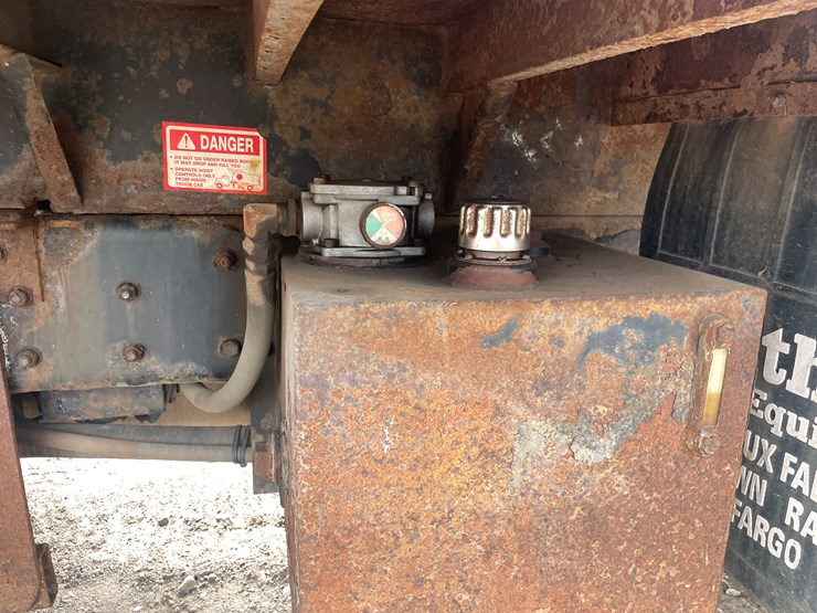 #212-•-2005-sterling-dump-truck-(has-mn-title)-(mora,-mn)-image-19