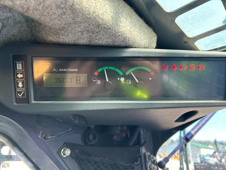 2019-deere-318g-image-21