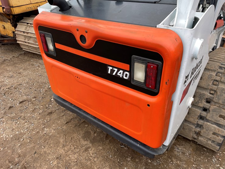 2018-bobcat-t740-image-8