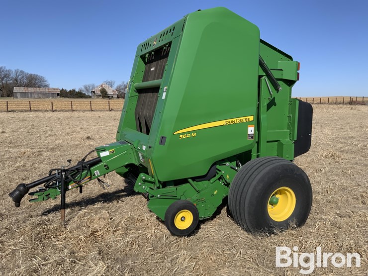 2019-john-deere-560m-image-1