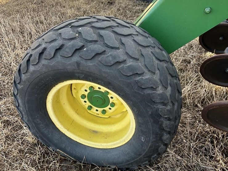 2004-john-deere-1590-image-45