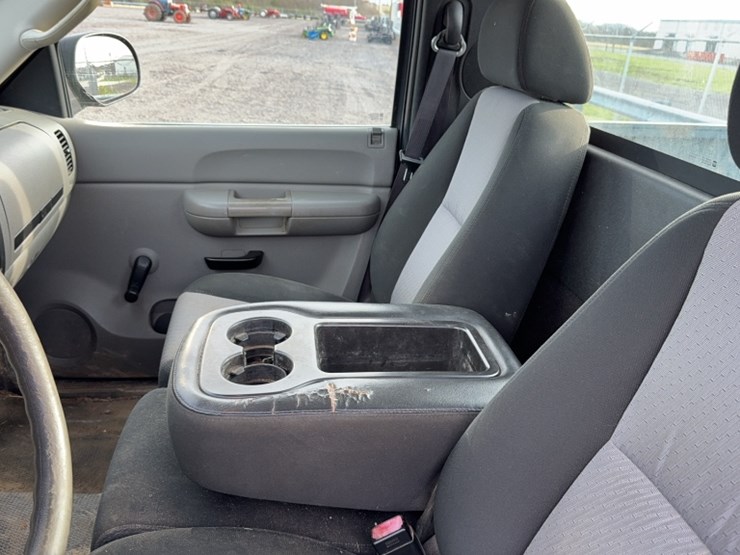 #4019-•-2009-chevy-silverado-pickup-truck-image-19