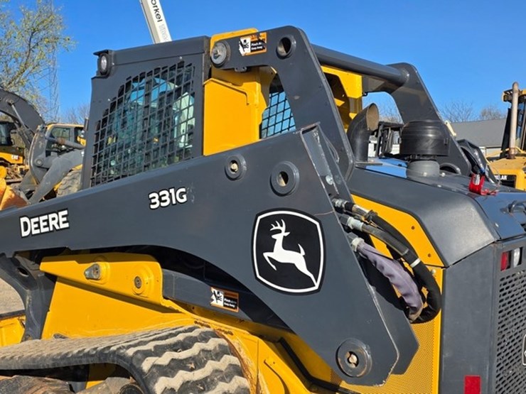 2023-deere-331g-image-23