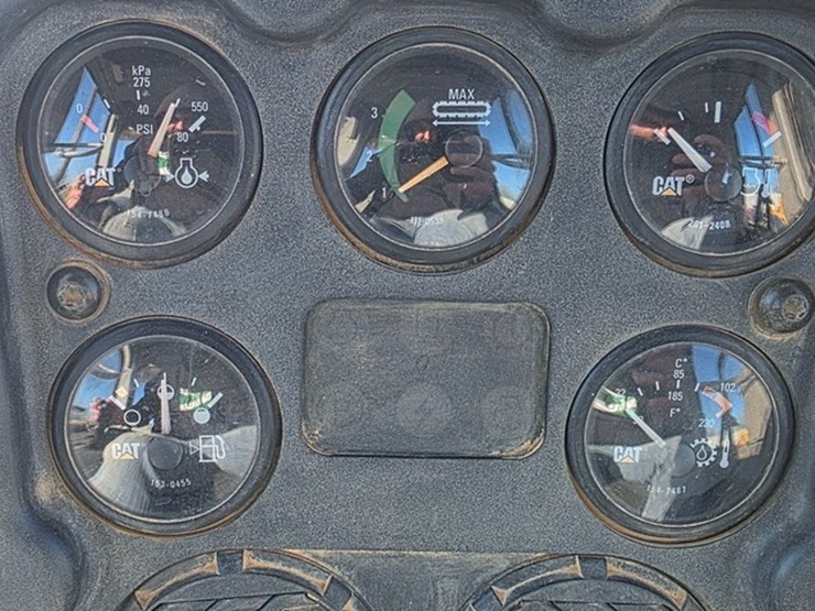 2005-caterpillar-d4g-xl-image-81