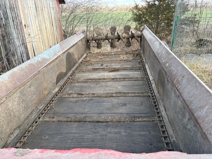 h&s-model-180-manure-spreader-image-4