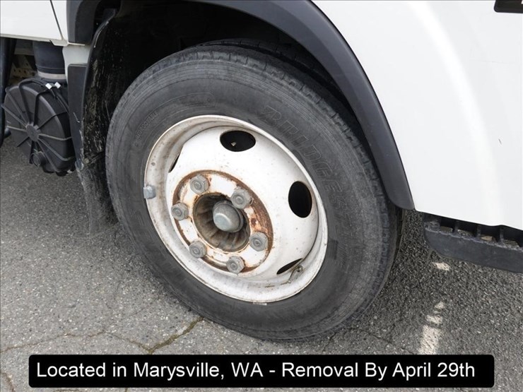 2017-isuzu-nqr-image-3