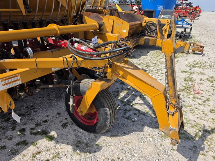 2022-haybuster-107c-image-2