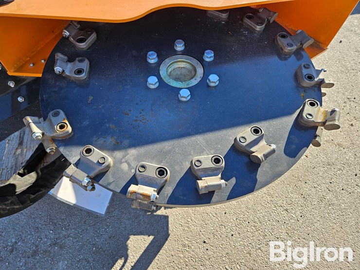 2025-massey-ferguson-730-image-10