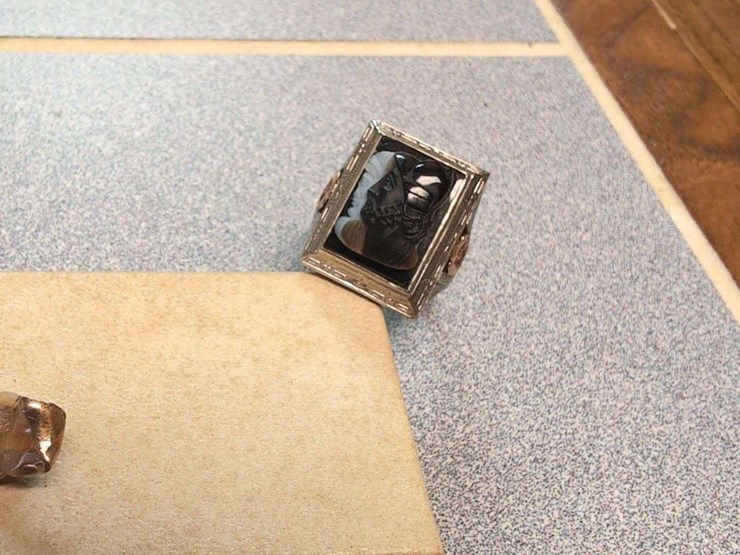 10k-gold-cameo-ring-with-repair-piece-image-2