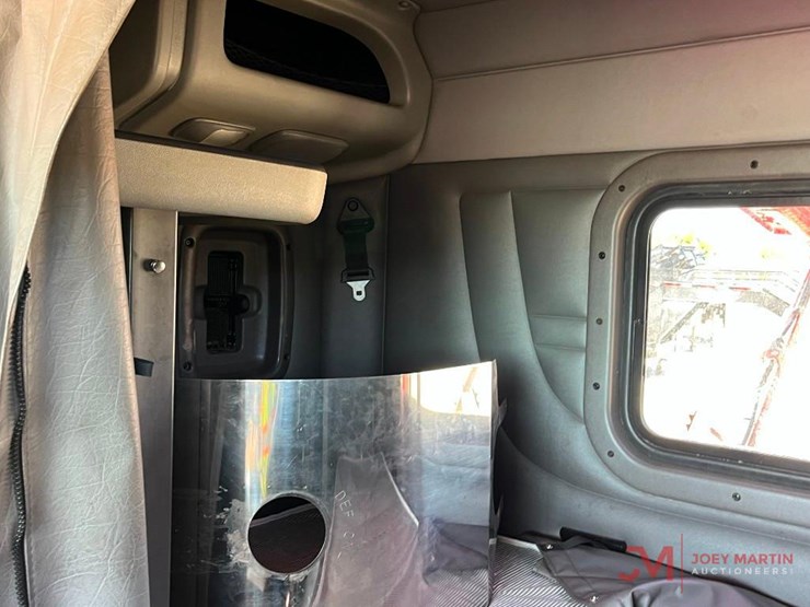 2015-peterbilt-389-image-15