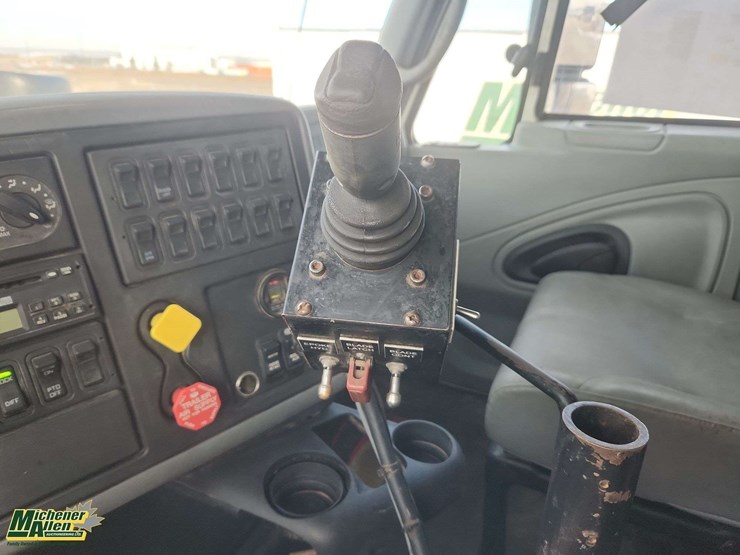 2006-international-workstar-7500-image-18