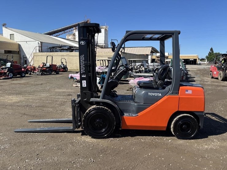 2017-toyota-8fgu30-image-5