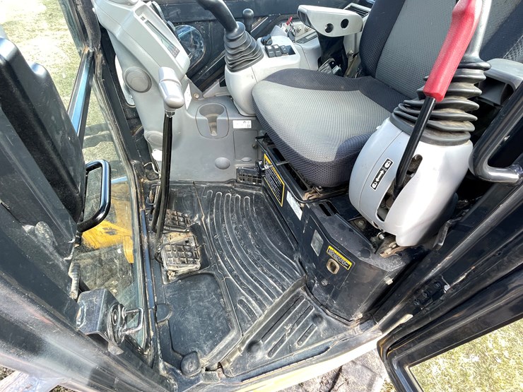 2020-deere-60g-image-40