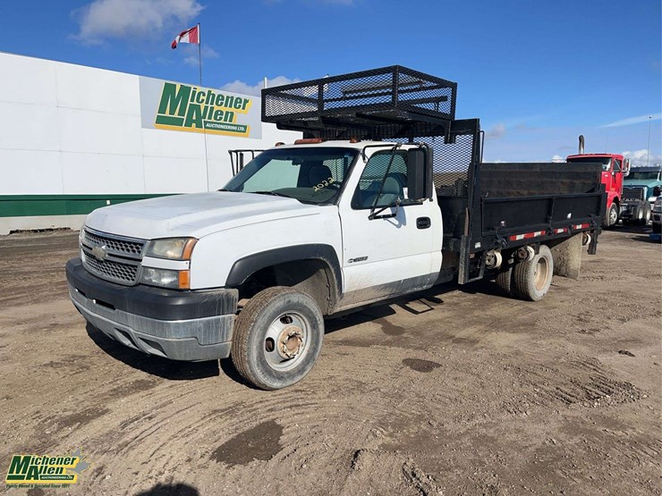 2005-chevrolet-silverado-3500-image-1