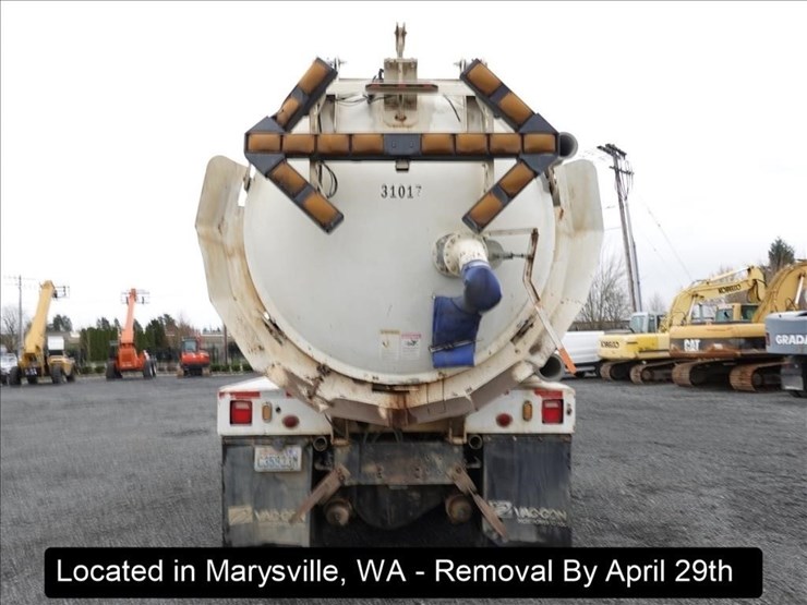 2011-peterbilt-348-image-47