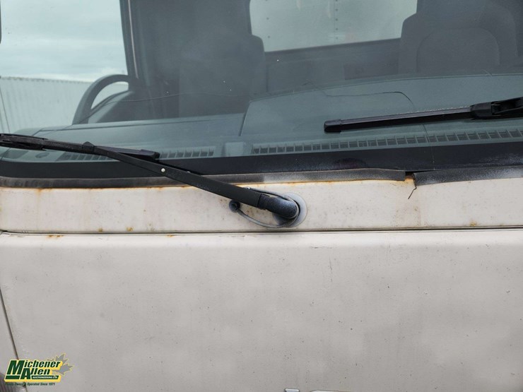 2016-isuzu-npr-image-28