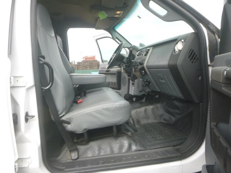 2016-ford-f650-xlt-image-13