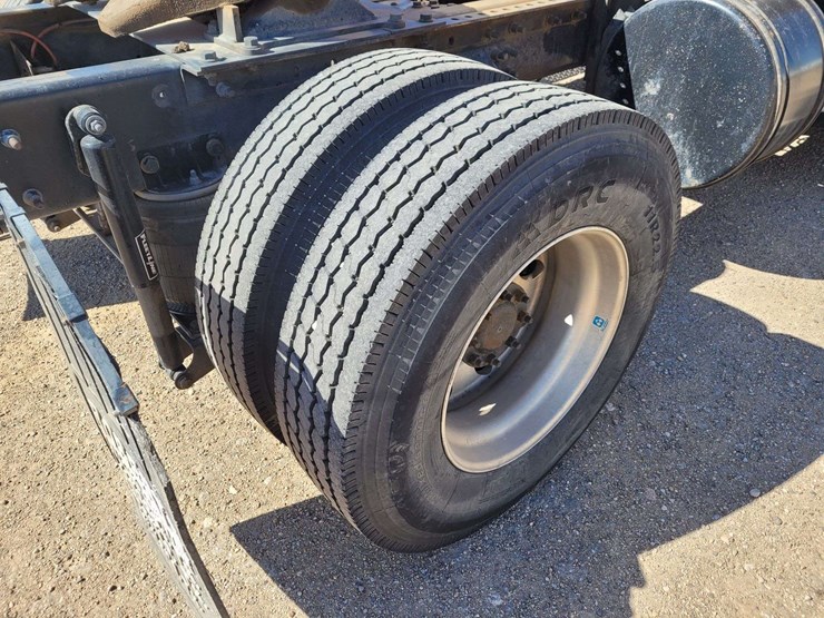 2009-international-tractor-truck-image-7