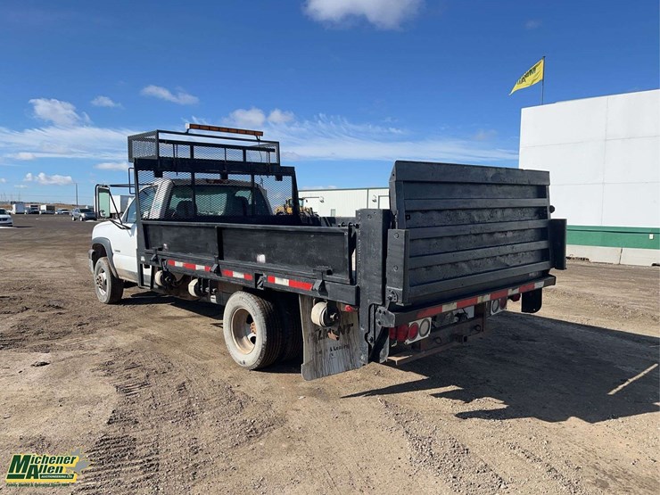 2005-chevrolet-silverado-3500-image-3