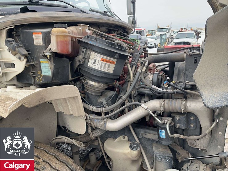 2016-freightliner-m2-106-image-20