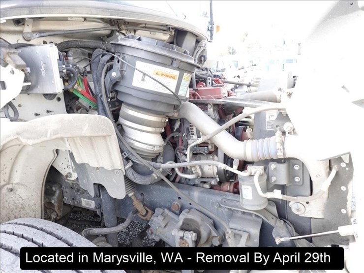 2020-freightliner-m2-106-image-8