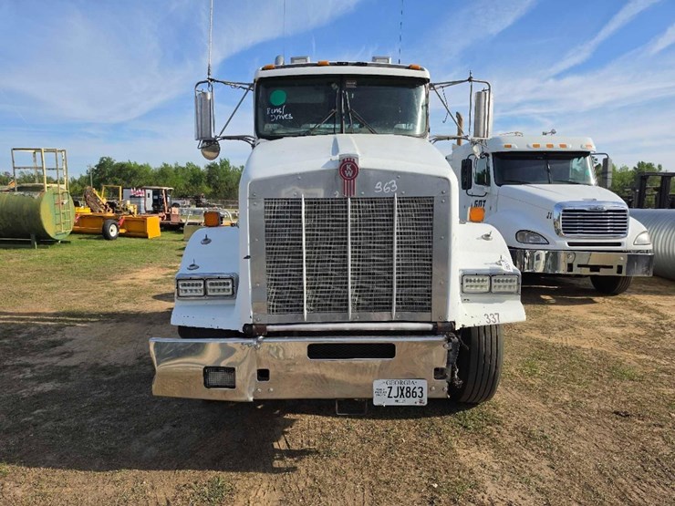 2010-kenworth-t800-image-6