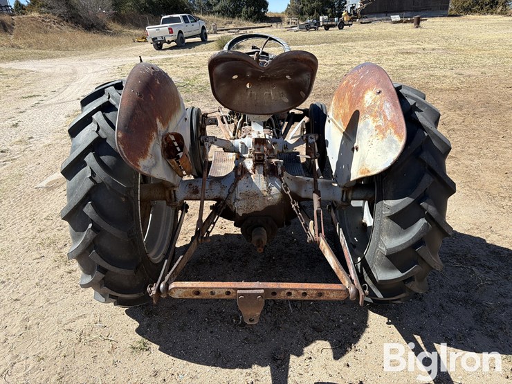 1950-ford-8n-image-6