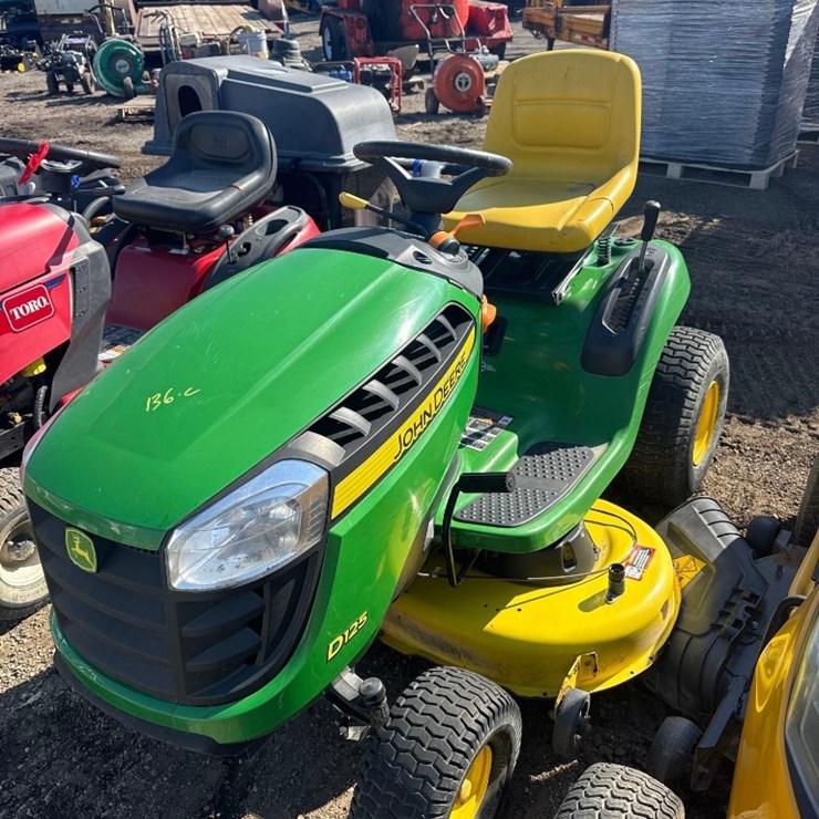 JOHN DEERE D125