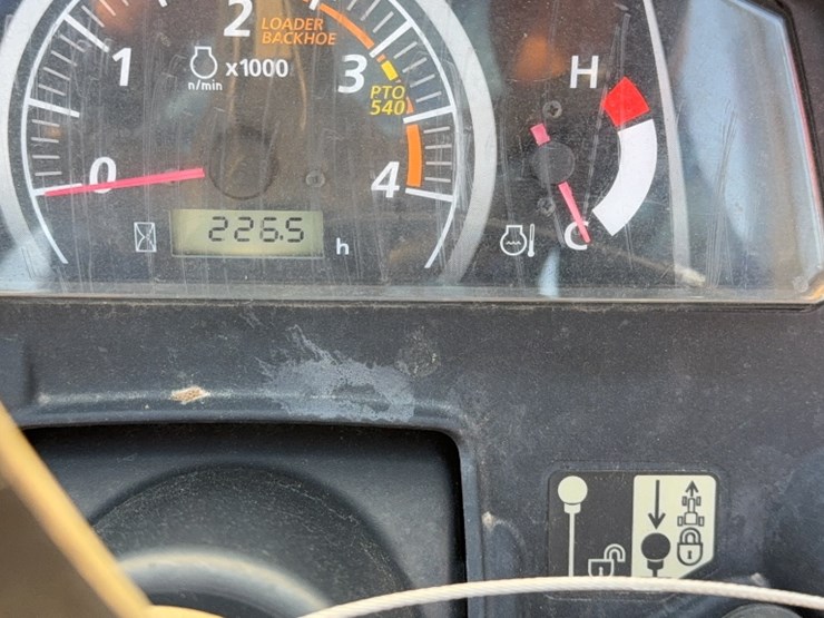 #3028-•-kubota-bx235-tractor-image-15