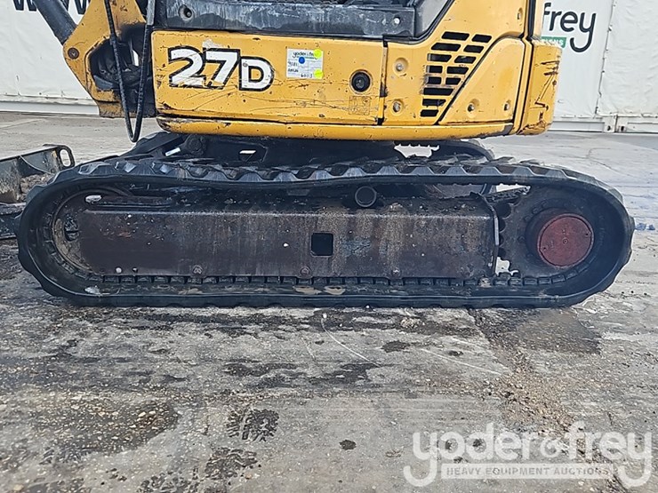 2015-deere-27d-image-22