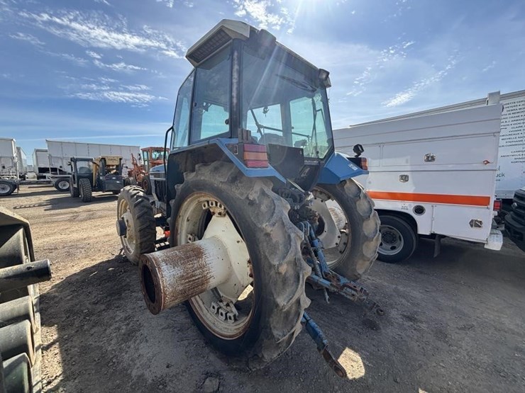 1995-new-holland-8240-image-4