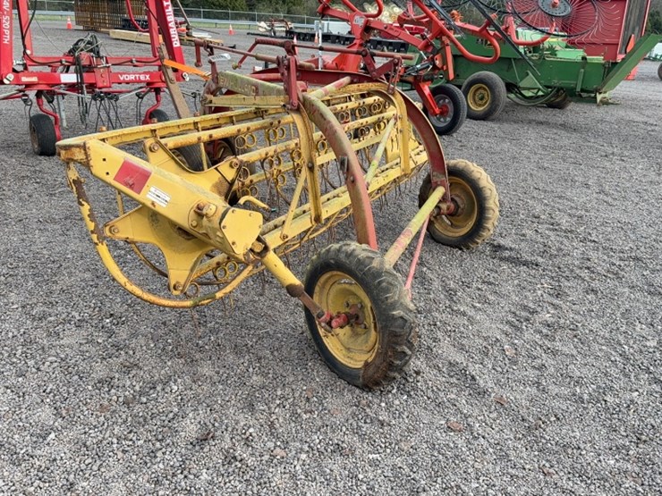 new-holland-256-image-3