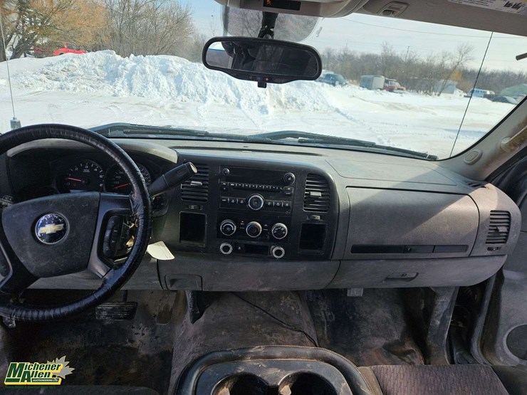 2011-chevrolet-silverado-1500-image-21