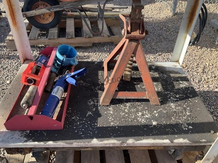 pallet-of-misc-tools-&-table-image-4