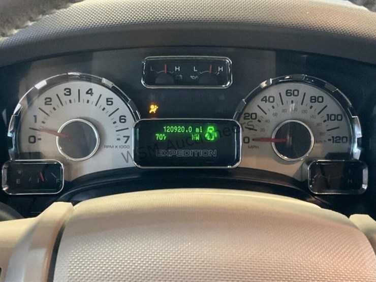 2011-ford-expedition-image-17