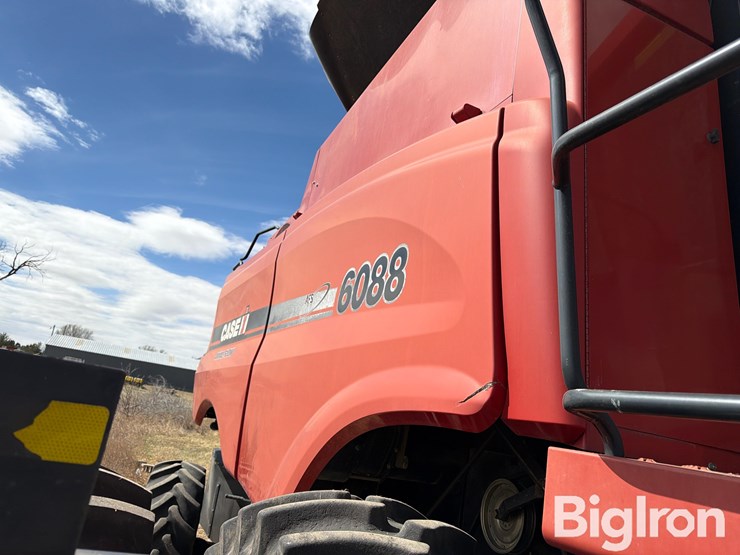 2009-case-ih-6088-image-12